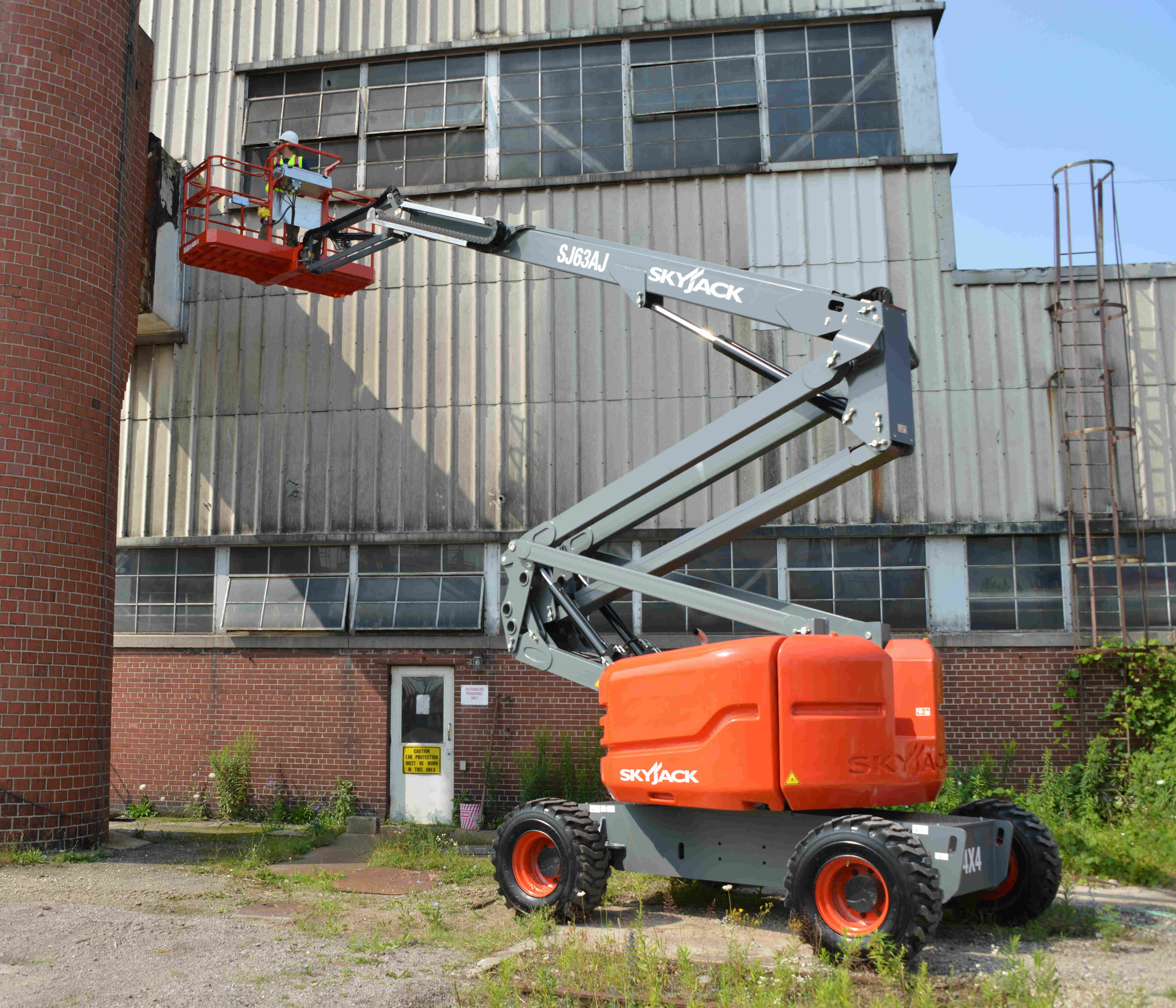 Self-Propelled Articulated Boomlifts